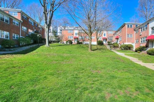 11 Bedford Ave, Norwalk CT  06850-3856 exterior