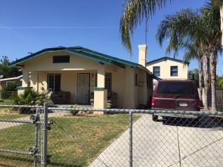 2421 Hedges Ave, Fresno, CA 93703-3823