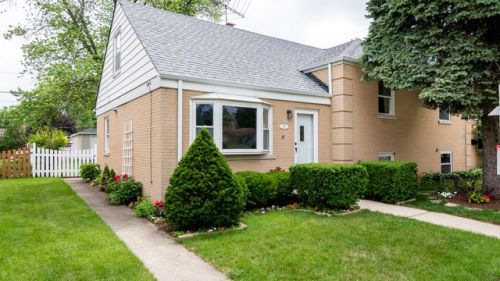 9033 Monroe Ave, Brookfield, IL 60513-1349