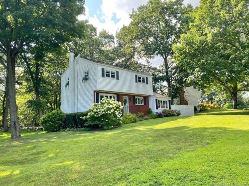 33 Styles Ln, Norwalk, CT 06850-1817