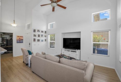 812 Daybreak Pl, Vista CA  92084-3347 exterior