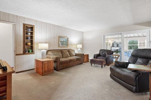 2146 Foster St, Oceanside, CA 92054-3527