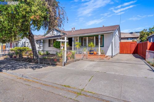 29668 Dixon St, Hayward, CA 94544-6111