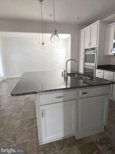 118 Un Rdg Dr, Charles Town WV 25414-4937 exterior