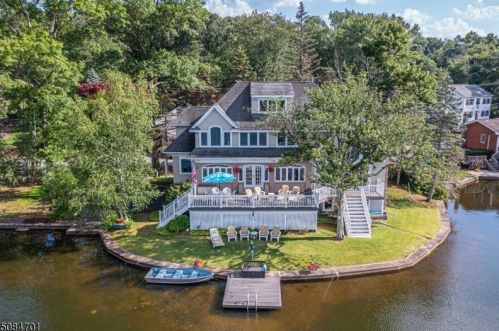 19 Cedar Lake Rd, Parsippany, NJ 07834-1707