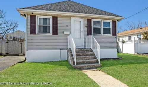 30 Monmouth Ave, Middletown, NJ 07748-5733