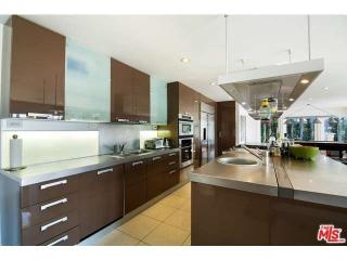 8020 Zeus Dr, Los Angeles CA  90046-1651 exterior