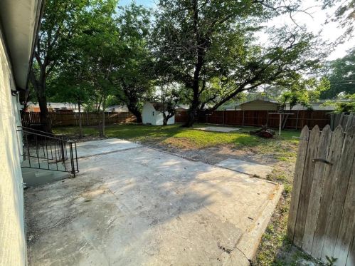 3800 Knox St, Fort Worth TX  76119-4819 exterior