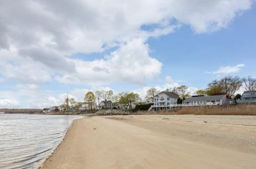 24 Nichol Ave, Warwick, RI 02886-9021