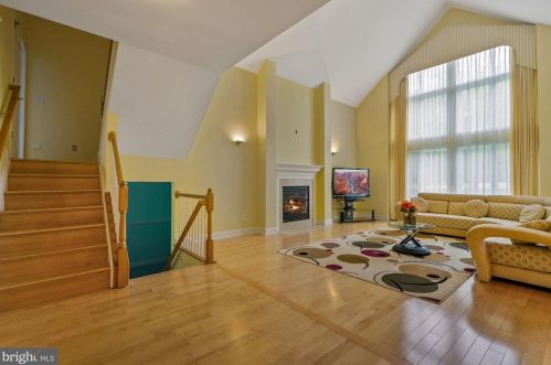 10410 Cavalcade St, Great Falls, VA 22066-2431