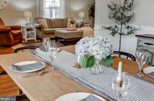 1220 Country Club Dr, Lancaster PA  17601-5208 exterior