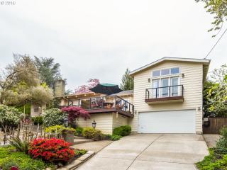 4041 Patrick Pl, Portland, OR 97239-1567
