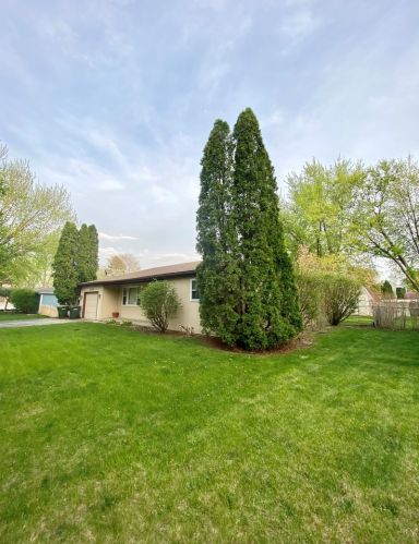 24316 Burr Rd, Minooka, IL 60410-5203