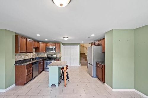 10 Grieb Trl, Wallingford CT  06492-2616 exterior