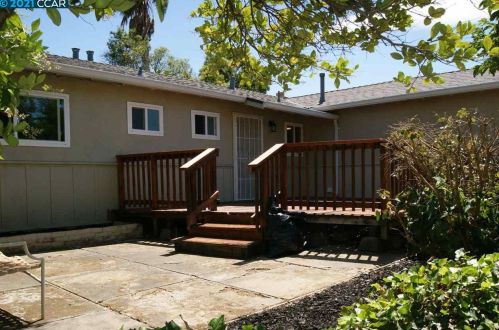 961 Sunset Dr, Livermore, CA 94551-1871