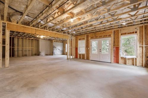 1610 Fearn Cir, Atlanta GA  30319-3512 exterior