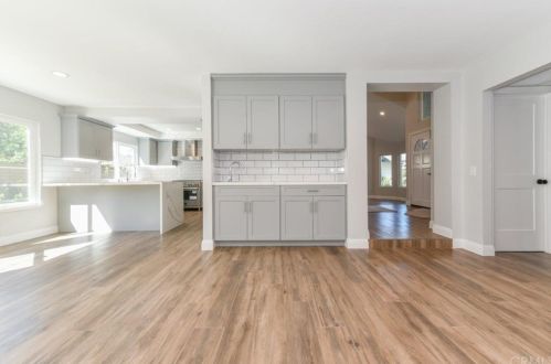 8 Henry, Irvine CA  92620-3256 exterior