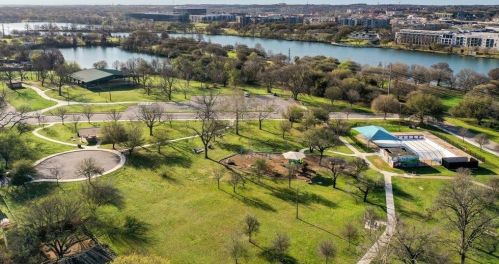 33 Chalmers Ave, Austin TX  78702-5441 exterior
