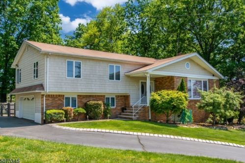 26 Stanford Ct, Paterson, NJ 07512-2132