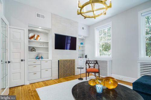 279 5 St, Philadelphia PA 19106-3715 exterior