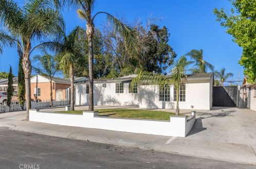 8548 Minuet Pl, Van Nuys, CA 91402-3833