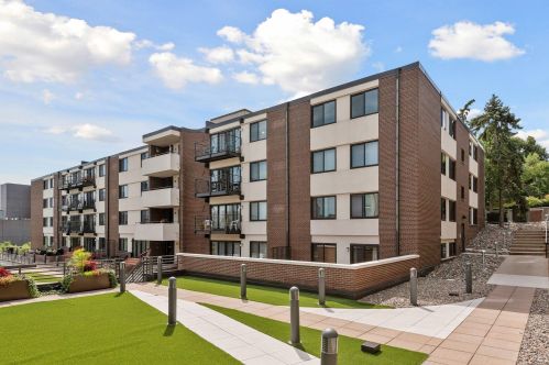 48 Groveland Ter, Minneapolis MN  55403-1144 exterior
