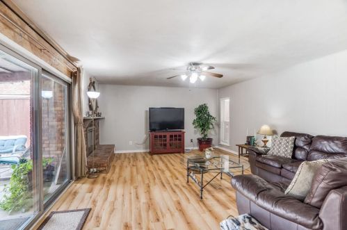 2049 Christie Ln, Carrollton TX 75007-3509 exterior