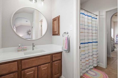 7904 Crandall Rd, Austin TX  78739-1910 exterior