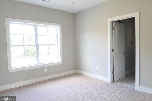 7016 Ridgeway Dr, Springfield VA  22150-3028 exterior