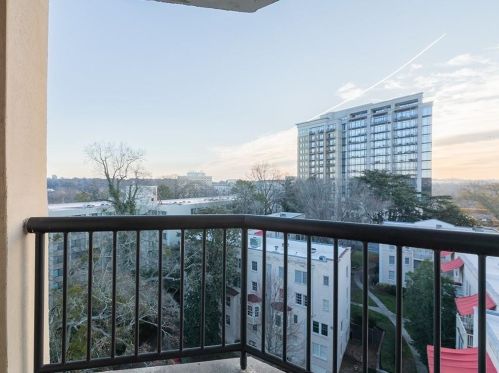 1 Biscayne Dr, Atlanta GA  30309-1090 exterior