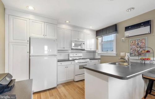 2949 13th St, Philadelphia PA  19133-1328 exterior