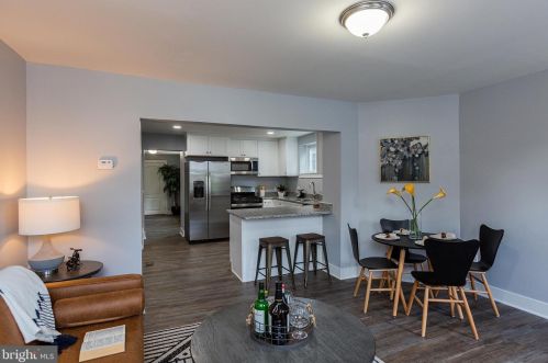 328 Walnut St, Lancaster PA  17602-2404 exterior