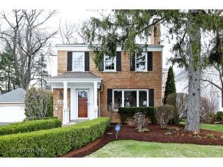 235 May St, Elmhurst, IL 60126-4005
