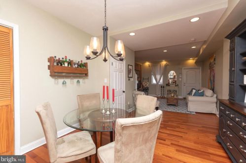 1015 4 St, Philadelphia PA 19147-4106 exterior