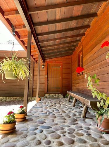 19560 Manzanita Dr, Los Gatos, CA 95033-9504