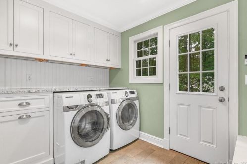 31 Hollow Tree Pl, Wilton CT  06897-2314 exterior