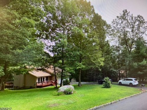 41 Lynn Dr, Andover, NJ 07821-3507