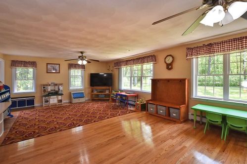 394 Mount Pleasant Rd, Burrillville, RI 02830-1719