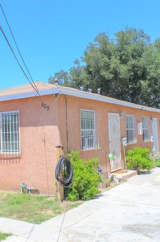 609 Oaks St, Compton, CA 90221-1046