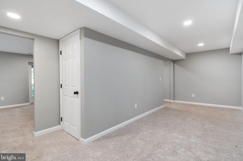 14676 Alps Dr, Woodbridge VA  22193-3322 exterior
