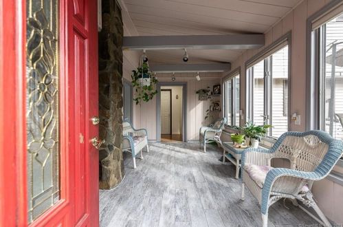 39 Narragansett Trl, Huntington CT  06484-4910 exterior