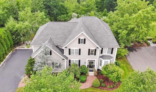 349 Scarborough Ln, Middletown, CT 06457-7550