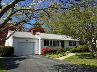 29 Roosevelt Dr, Bristol, RI 02809-4122