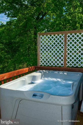 423 Shannondale Rd, Harpers Ferry WV 25425-4564 exterior