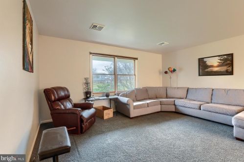 332 Bonnybrook Rd, Carlisle PA  17015-9290 exterior