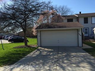 266 Laurel Ln, Hanover Park, IL 60108-2125