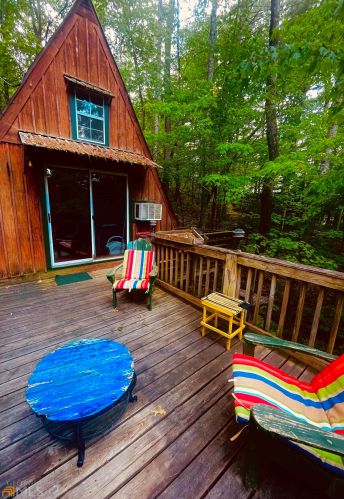1932 Boggs Mountain Rd, Tiger, GA 30576-2908