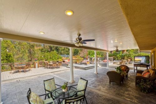 370 Yorkshire Cir, Anaheim CA 92808-1313 exterior