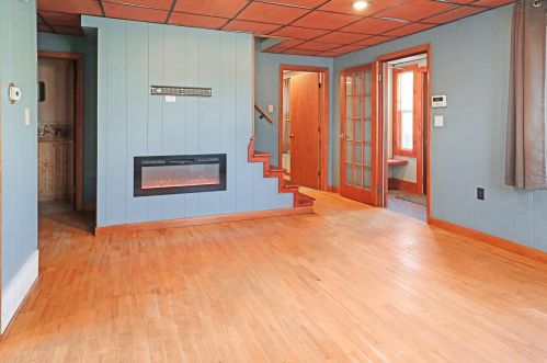 22 Howard St, Mexico, ME 04257-1624