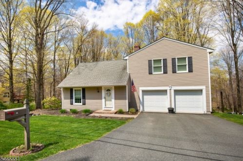 23 Summit Rd, Sparta, NJ 07871-1410